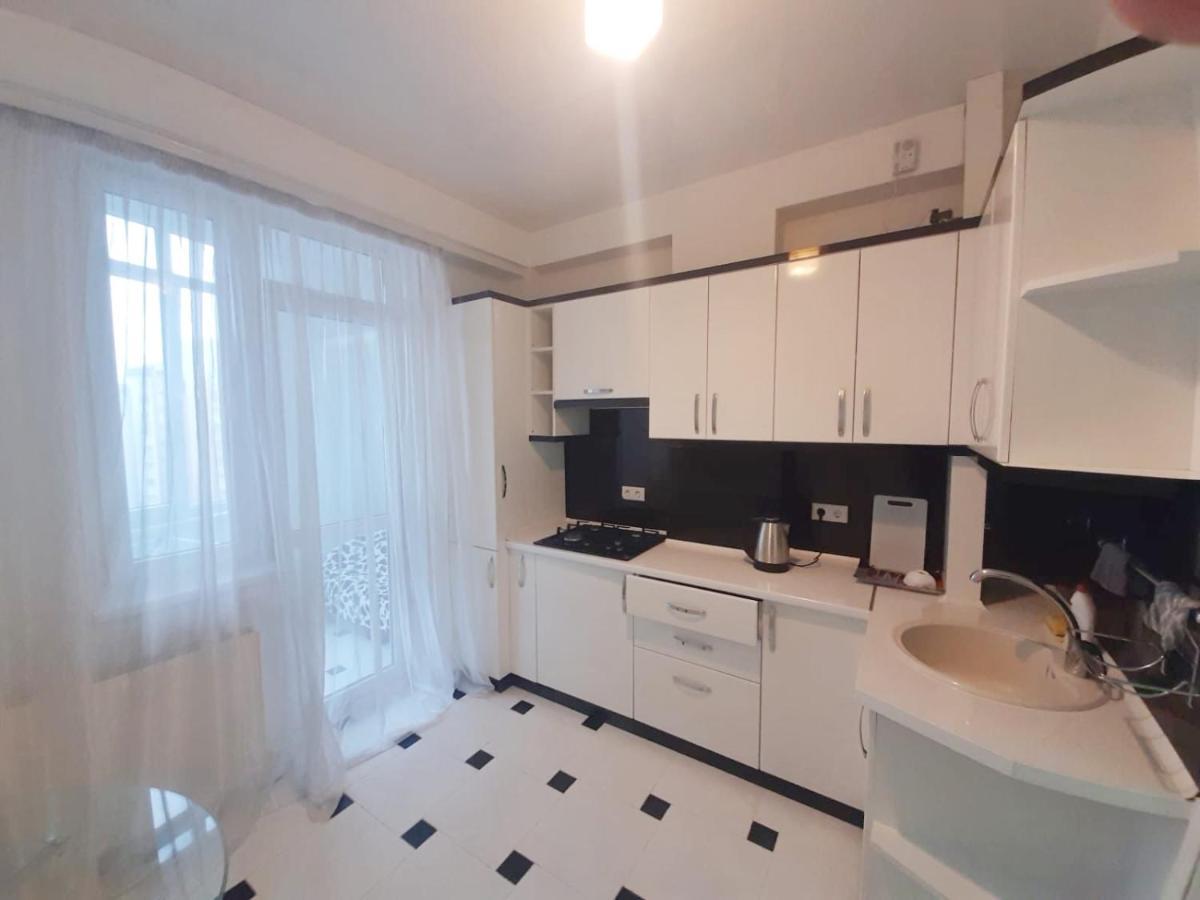 Bright Central Apartment キシナウ エクステリア 写真